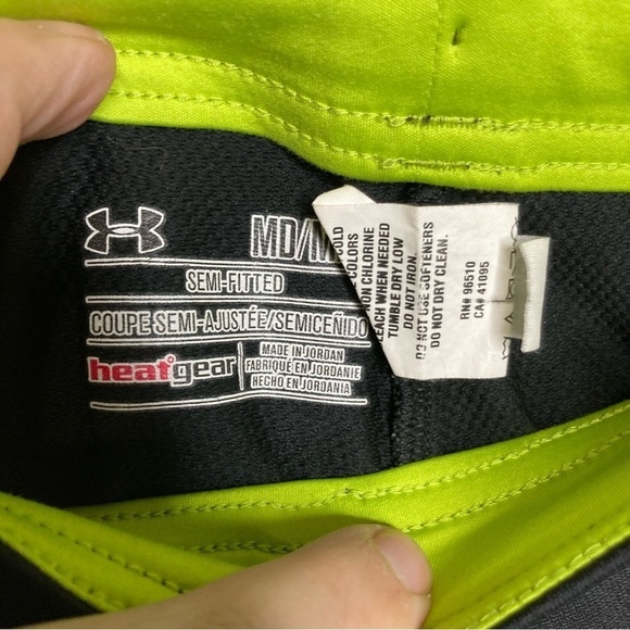 Under Armour semi -fitted shorts size medium - Picture 3 of 6